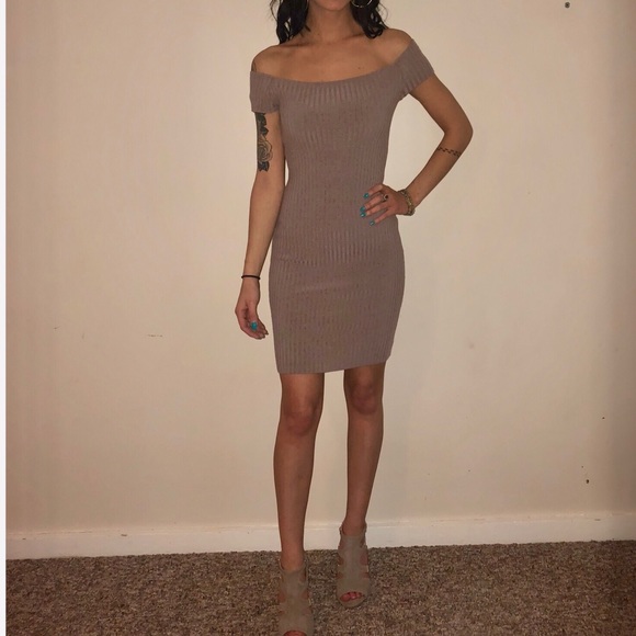 Windsor Dresses & Skirts - EUC size S ribbed knit off the shoulder dress